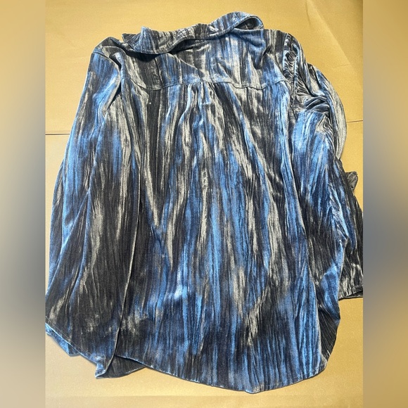 Maurice’s Velvet button down shirt women’s XXL - Picture 5 of 6